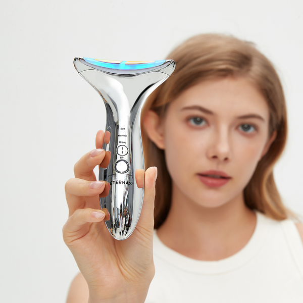 Lifting facial e do pescoço com radiofrequência e ouro 24K.