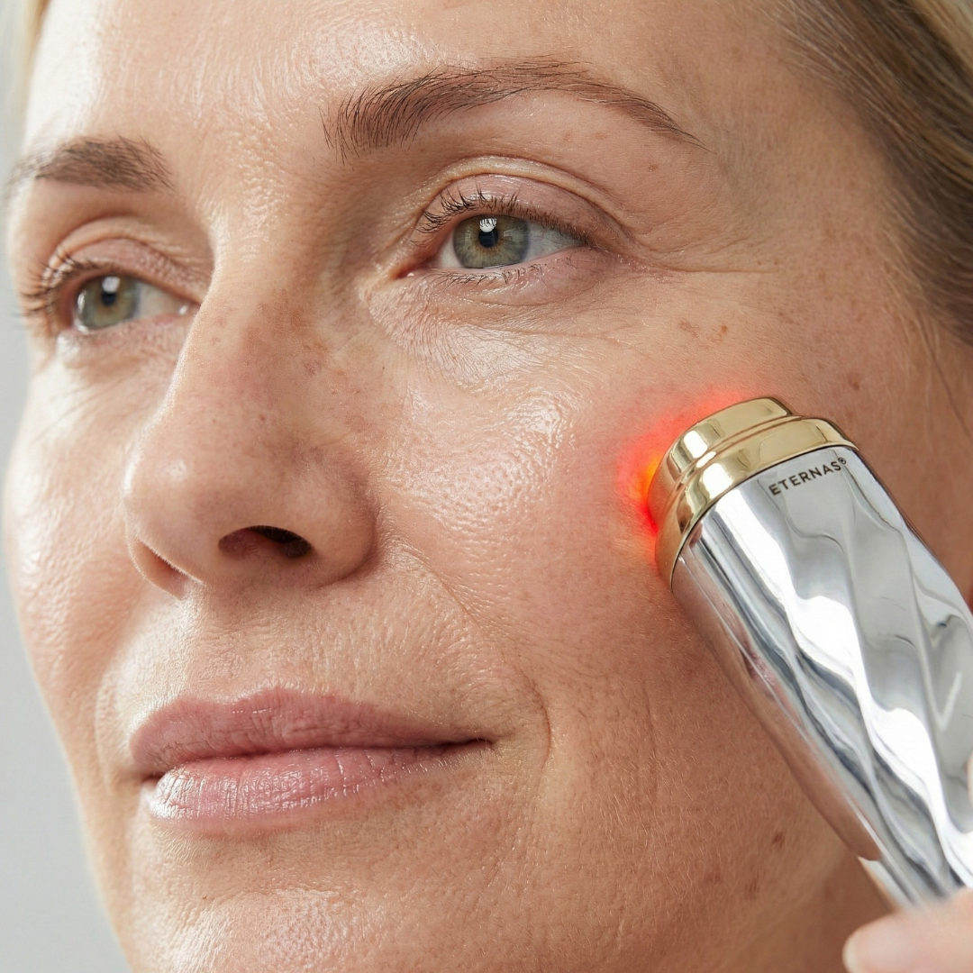 Corretor de Olhos RF em Ouro 24K